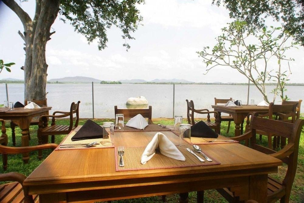 Yala Oga Reach Hotel Tissamaharama Exterior foto