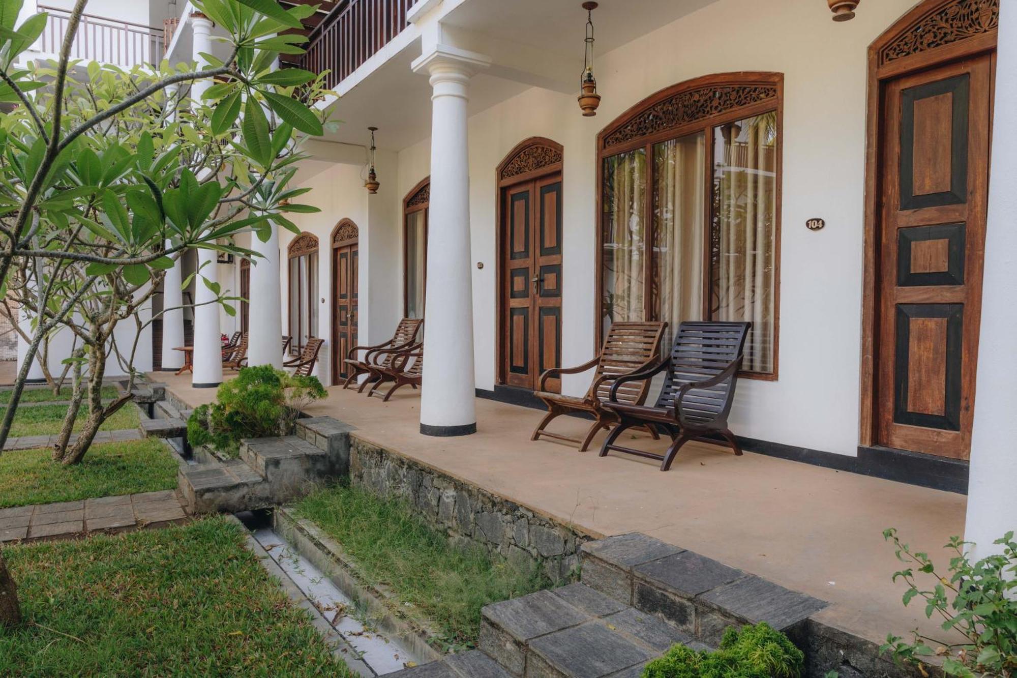 Yala Oga Reach Hotel Tissamaharama Exterior foto
